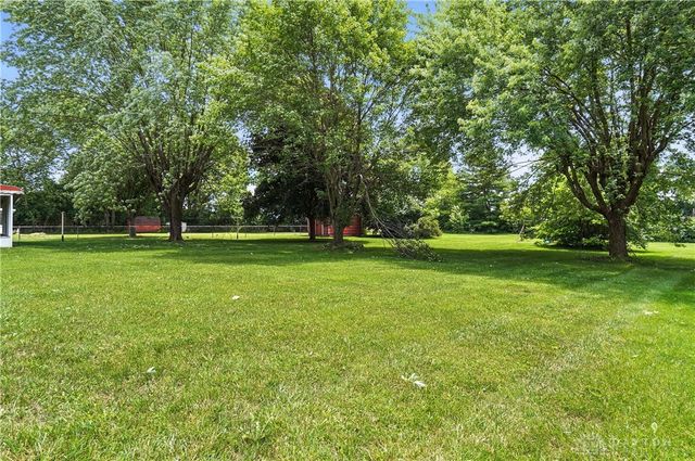 221 Royal Lane, Enon Vlg, OH 45323