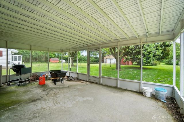 221 Royal Lane, Enon Vlg, OH 45323