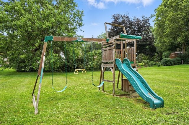 221 Royal Lane, Enon Vlg, OH 45323