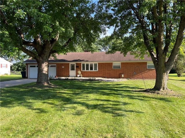 221 Royal Lane, Enon Vlg, OH 45323