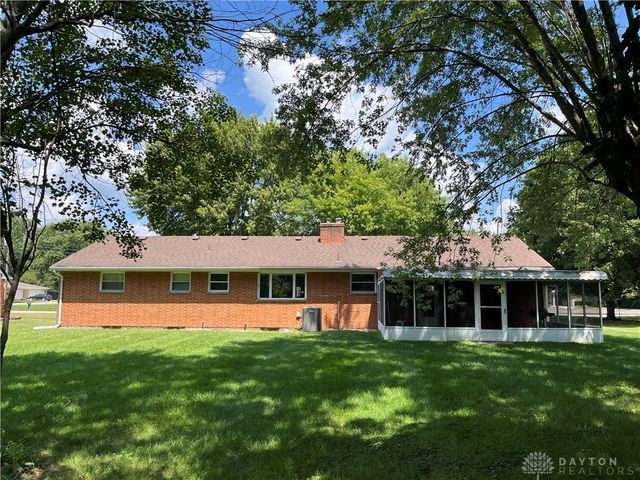 221 Royal Lane, Enon Vlg, OH 45323