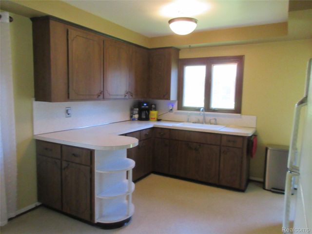 28325 Elmdale Street, St. Clair Shores, MI 48081
