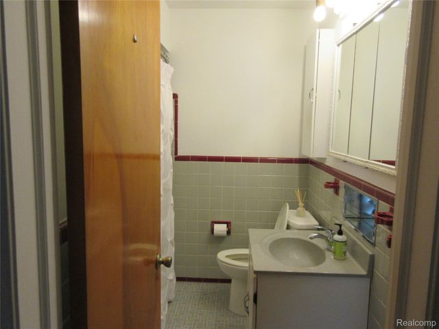 28325 Elmdale Street, St. Clair Shores, MI 48081