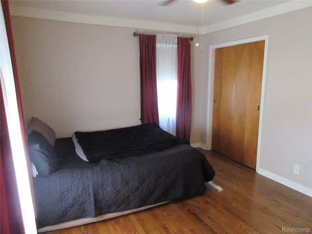 28325 Elmdale Street, St. Clair Shores, MI 48081