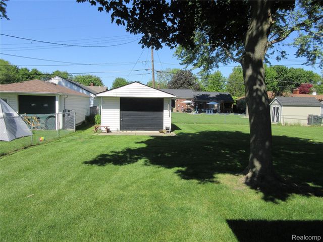 28325 Elmdale Street, St. Clair Shores, MI 48081