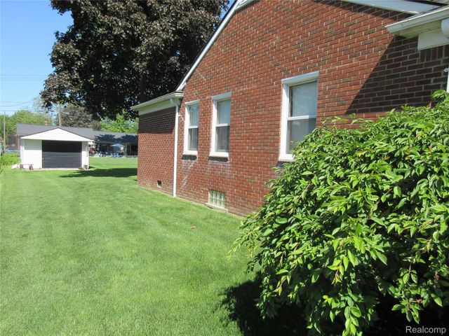 28325 Elmdale Street, St. Clair Shores, MI 48081