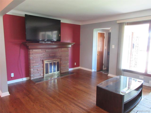 28325 Elmdale Street, St. Clair Shores, MI 48081