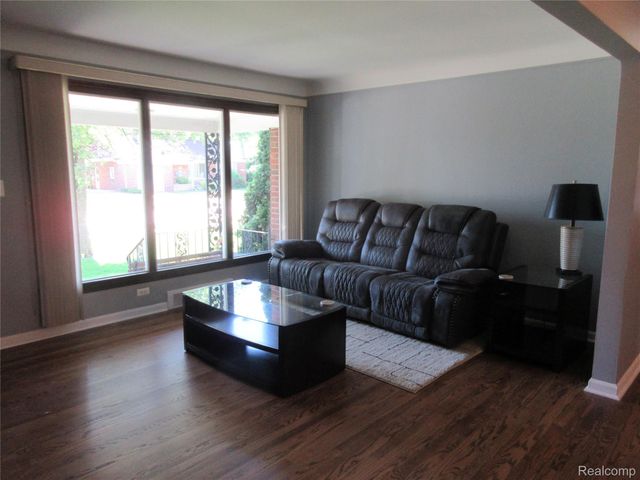 28325 Elmdale Street, St. Clair Shores, MI 48081
