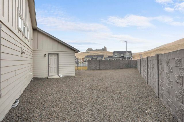 217 Rio Bravo St, Prosser, WA 99350