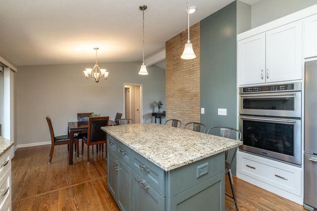 1000 Mound Spring Terrace, Bloomington, MN 55420