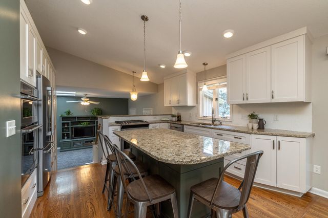 1000 Mound Spring Terrace, Bloomington, MN 55420