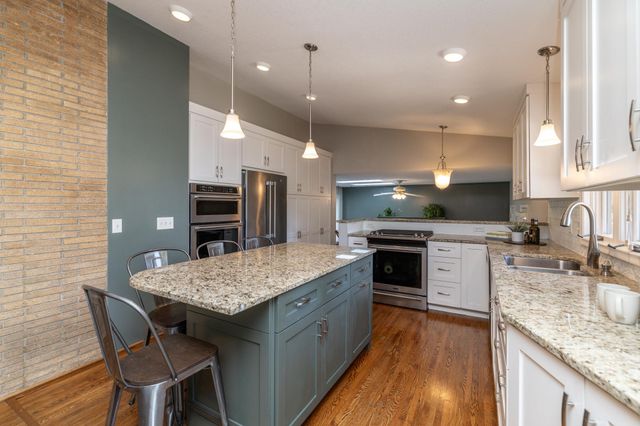 1000 Mound Spring Terrace, Bloomington, MN 55420