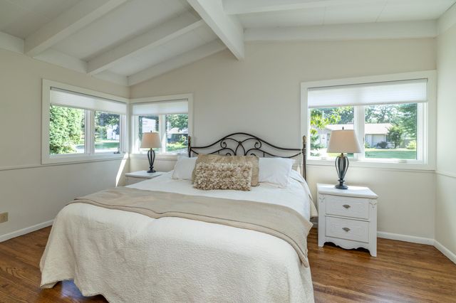 1000 Mound Spring Terrace, Bloomington, MN 55420