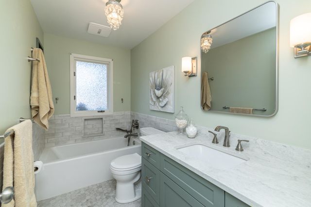 1000 Mound Spring Terrace, Bloomington, MN 55420