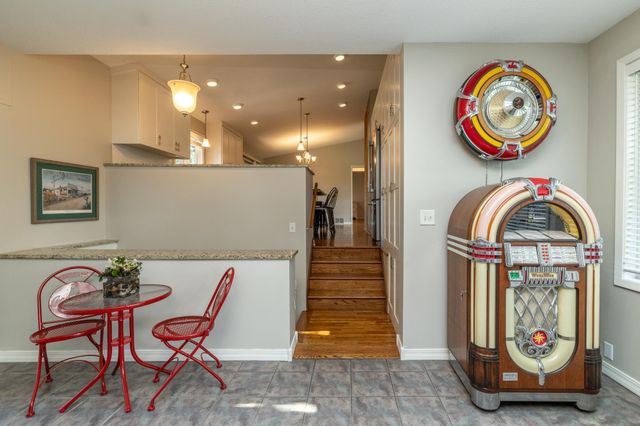 1000 Mound Spring Terrace, Bloomington, MN 55420