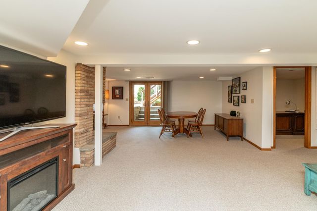1000 Mound Spring Terrace, Bloomington, MN 55420