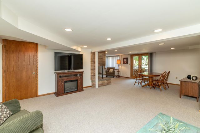 1000 Mound Spring Terrace, Bloomington, MN 55420