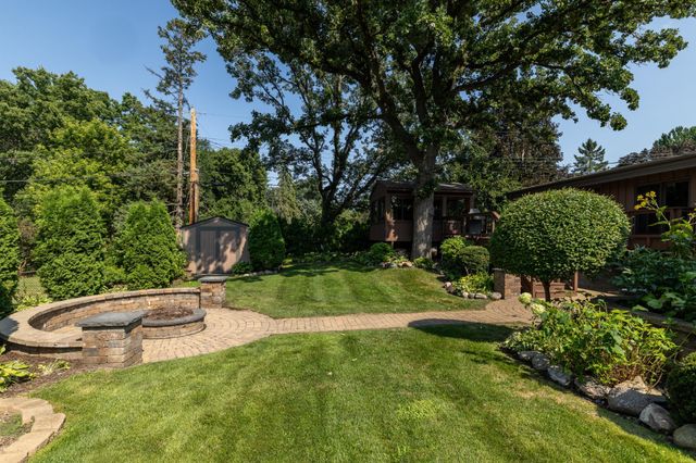 1000 Mound Spring Terrace, Bloomington, MN 55420