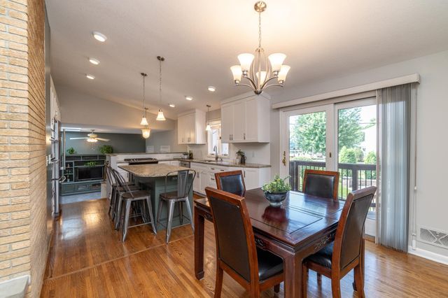 1000 Mound Spring Terrace, Bloomington, MN 55420