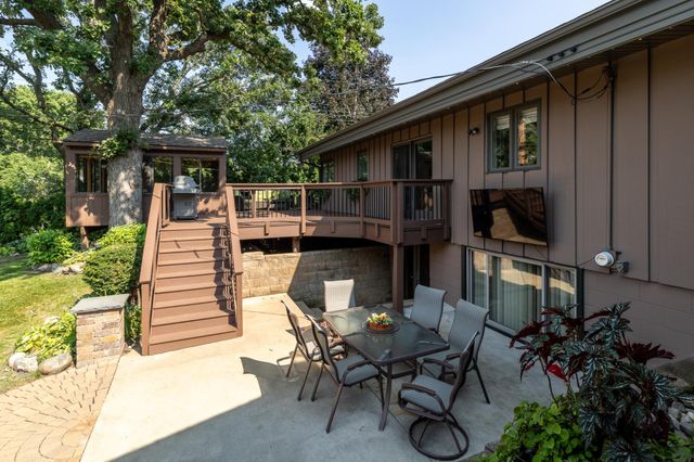 1000 Mound Spring Terrace, Bloomington, MN 55420