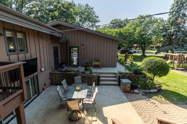 1000 Mound Spring Terrace, Bloomington, MN 55420