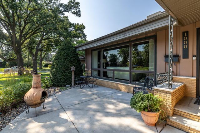 1000 Mound Spring Terrace, Bloomington, MN 55420