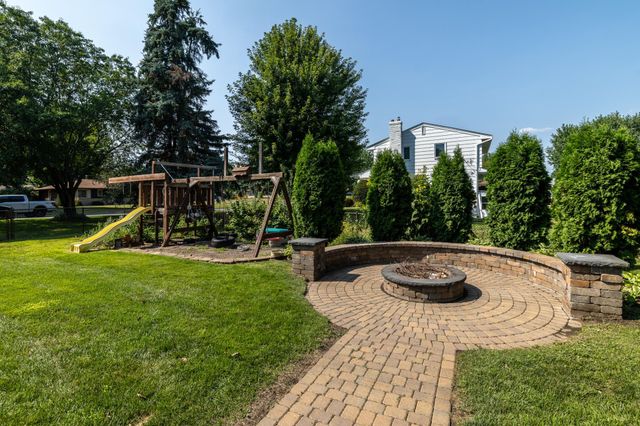 1000 Mound Spring Terrace, Bloomington, MN 55420