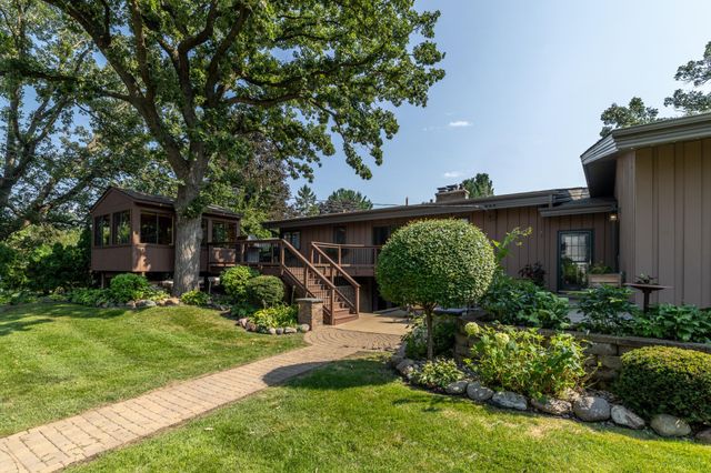 1000 Mound Spring Terrace, Bloomington, MN 55420