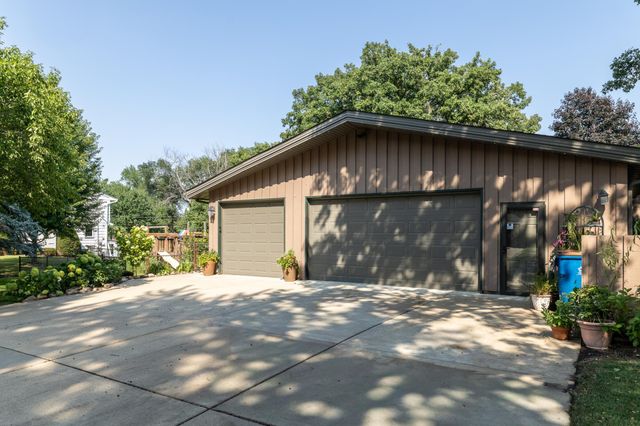 1000 Mound Spring Terrace, Bloomington, MN 55420