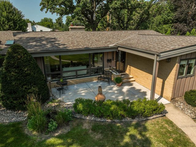 1000 Mound Spring Terrace, Bloomington, MN 55420