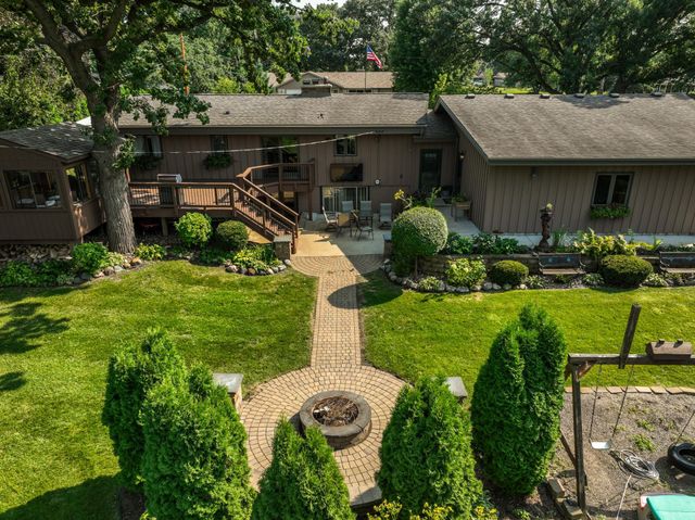 1000 Mound Spring Terrace, Bloomington, MN 55420