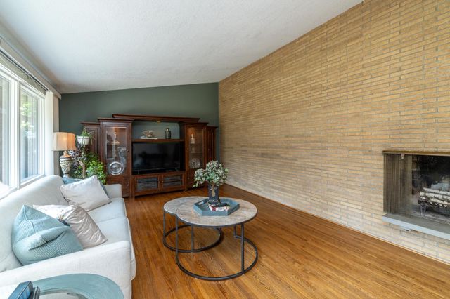 1000 Mound Spring Terrace, Bloomington, MN 55420