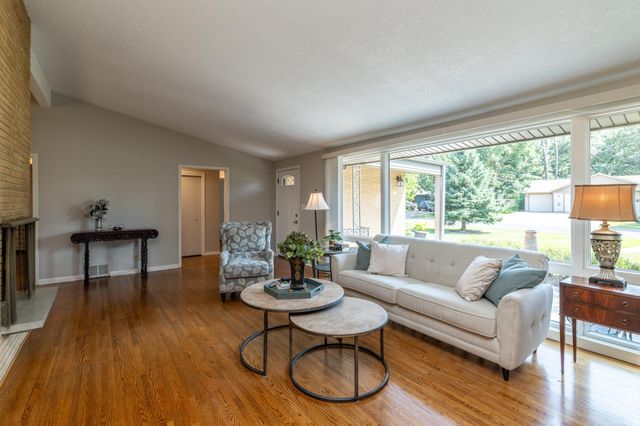 1000 Mound Spring Terrace, Bloomington, MN 55420