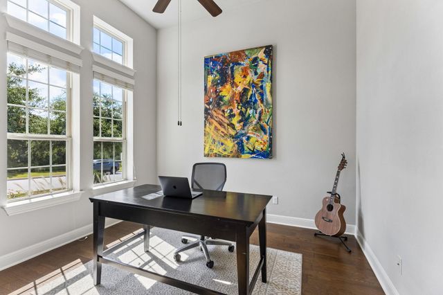 642 Jacksdaw DR, Austin, TX 78737