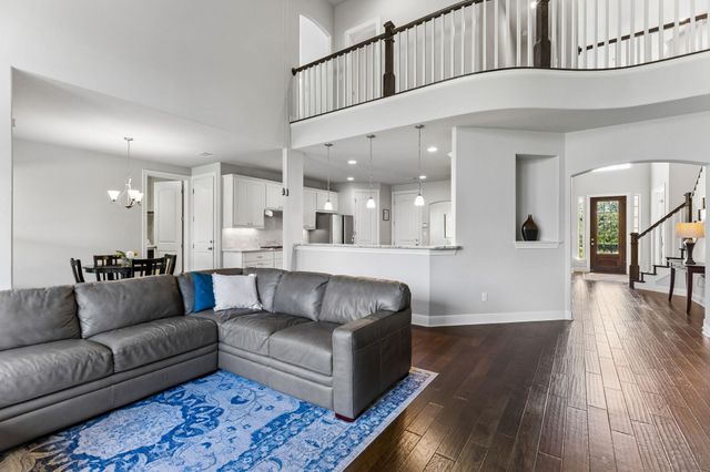 642 Jacksdaw DR, Austin, TX 78737