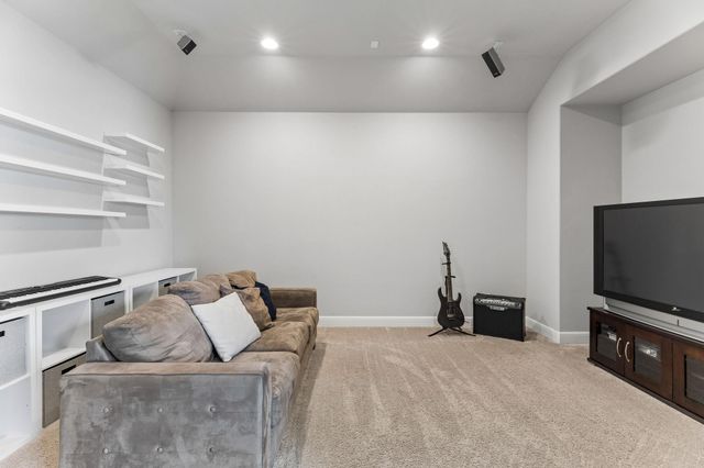 642 Jacksdaw DR, Austin, TX 78737