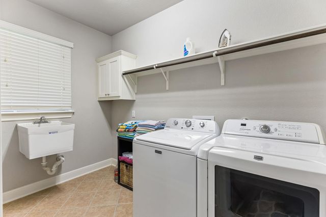 642 Jacksdaw DR, Austin, TX 78737