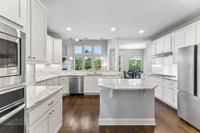642 Jacksdaw DR, Austin, TX 78737