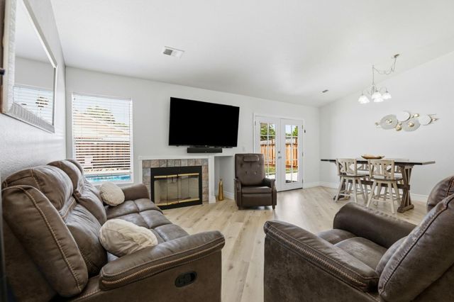 2060 Evelyns Drive, Hollister, CA 95023