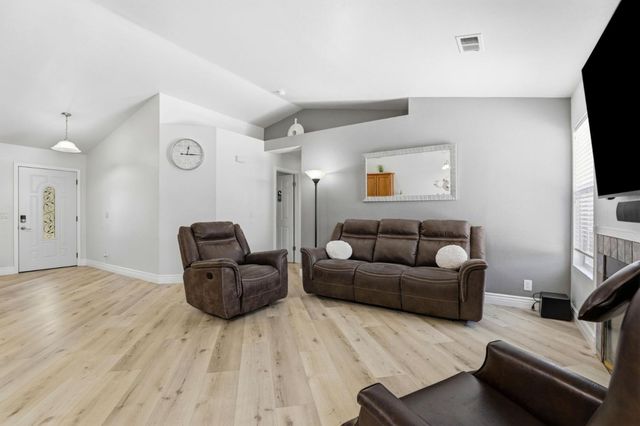 2060 Evelyns Drive, Hollister, CA 95023