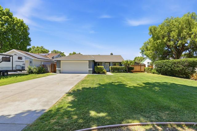 2060 Evelyns Drive, Hollister, CA 95023