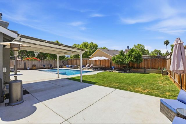 2060 Evelyns Drive, Hollister, CA 95023