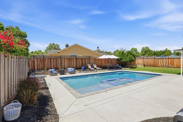 2060 Evelyns Drive, Hollister, CA 95023
