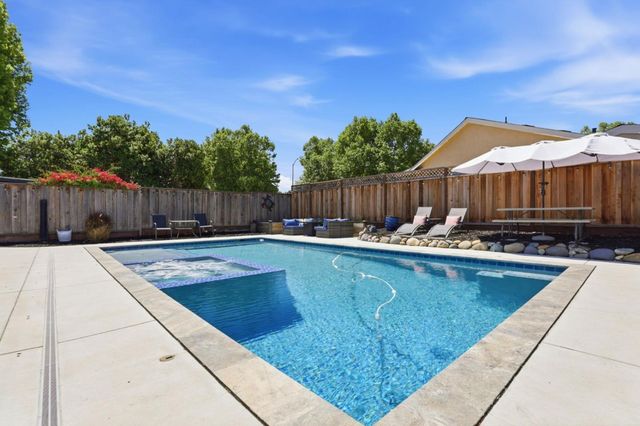 2060 Evelyns Drive, Hollister, CA 95023