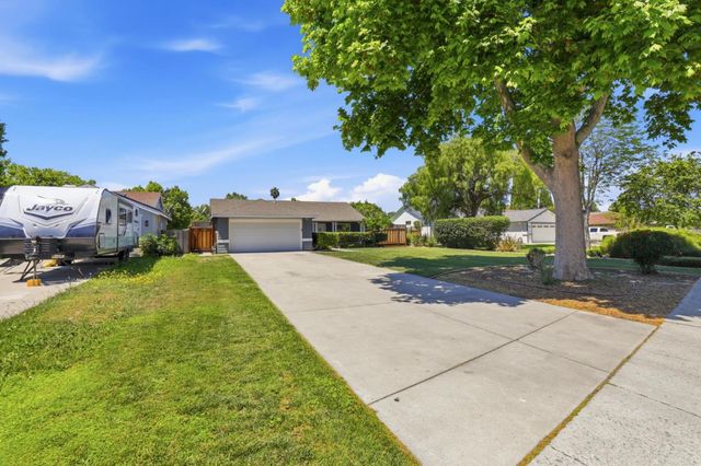 2060 Evelyns Drive, Hollister, CA 95023