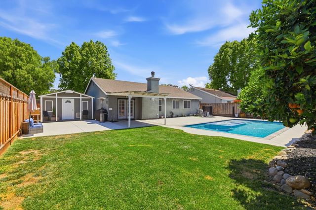 2060 Evelyns Drive, Hollister, CA 95023