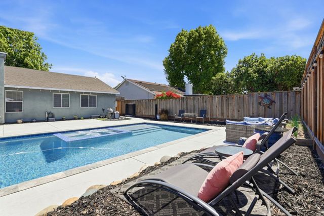 2060 Evelyns Drive, Hollister, CA 95023