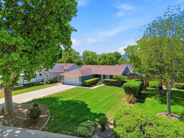 2060 Evelyns Drive, Hollister, CA 95023