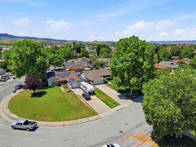 2060 Evelyns Drive, Hollister, CA 95023