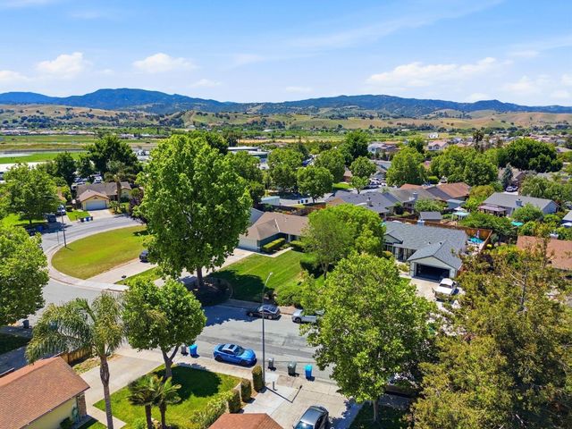 2060 Evelyns Drive, Hollister, CA 95023